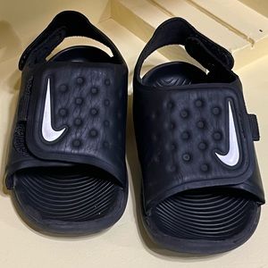 Toddler Nike Sunray adjustable slides (Velcro)